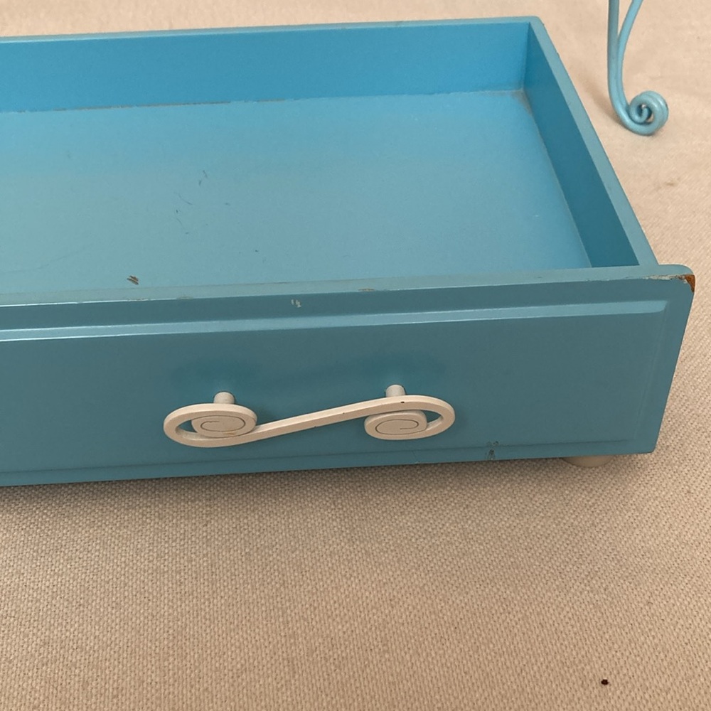 AMERICAN GIRL | Curlicue Daybed - Blue Metal Doll Bed - Picture 8 of 16